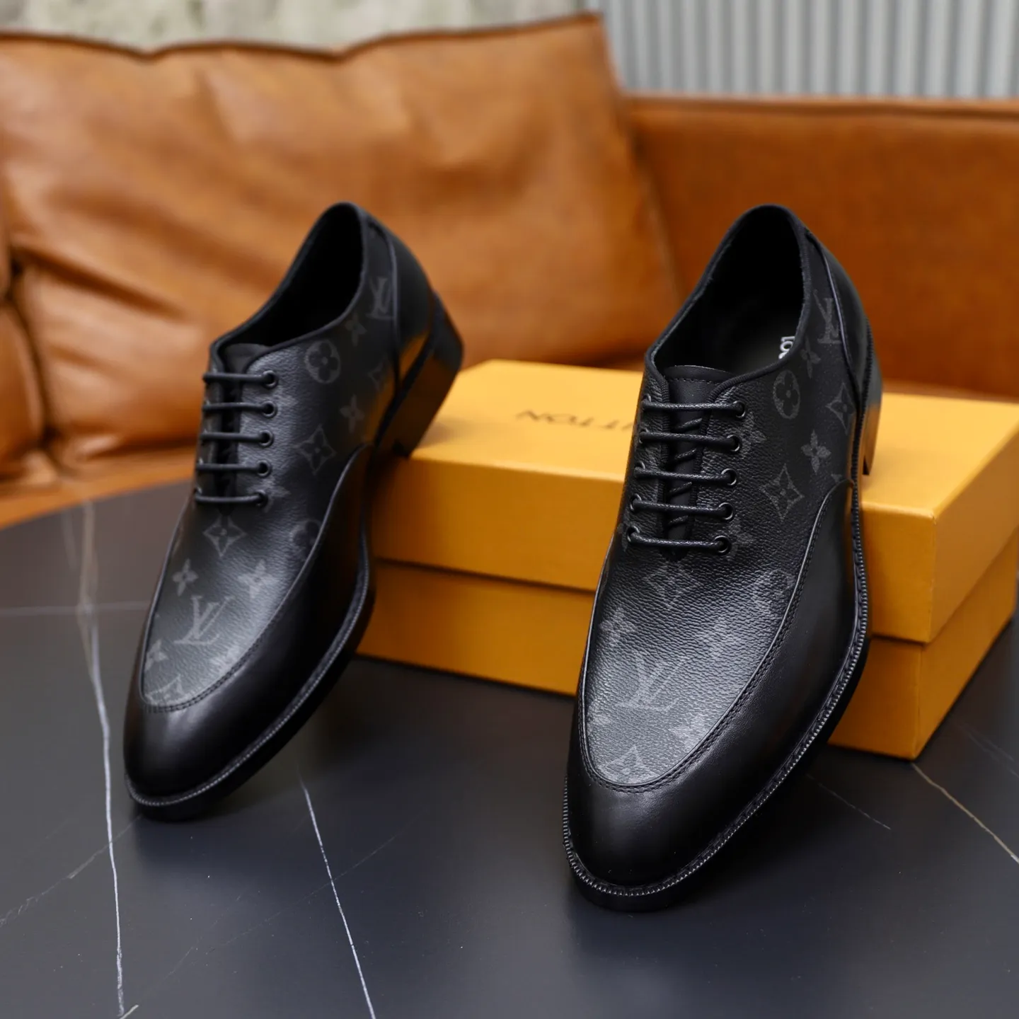 Men's shoes: 280🙅‍♂️🙅‍♂️🙅‍♂️Niuli Brand: LV Louis Vuitton Size: 39-44 (38, 45, 46 can be customized) Level: Counter classic Material: Original soft cowhide upper Comfortable cowhide lining Original lightweight outsole Style category: Formal business casual driving leather shoes Color: Color of the actual picture